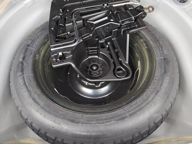 TOYOTA PRIUS 2012 Image 31