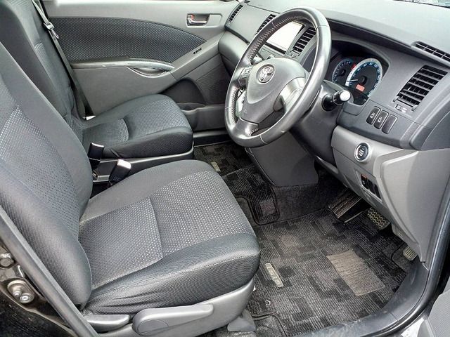 TOYOTA ISIS 2010 Image 31