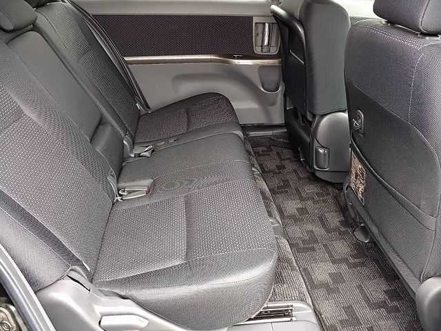 TOYOTA ISIS 2010 Image 31