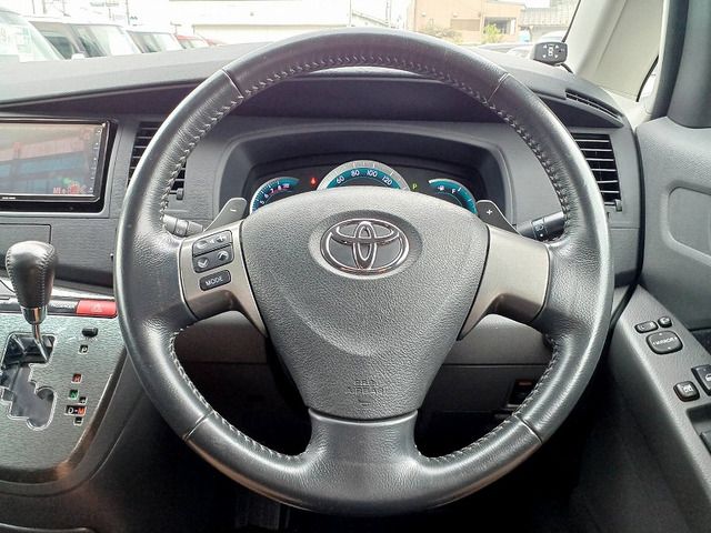 TOYOTA ISIS 2010 Image 31