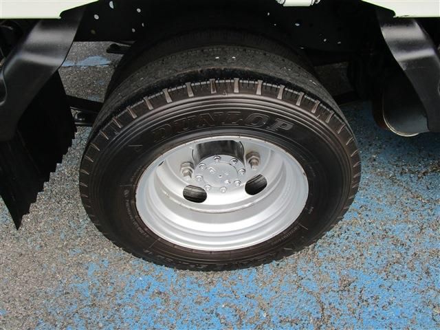 ISUZU  2012 Image 31