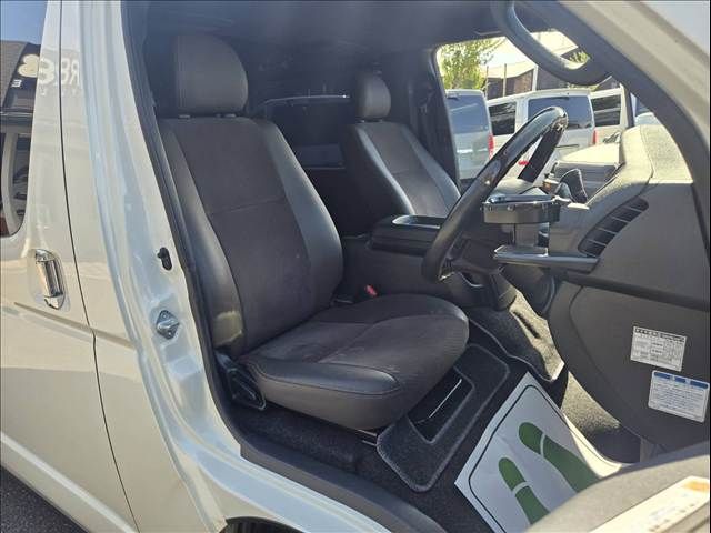 TOYOTA HIACE VAN 4WD 2019 Image 31