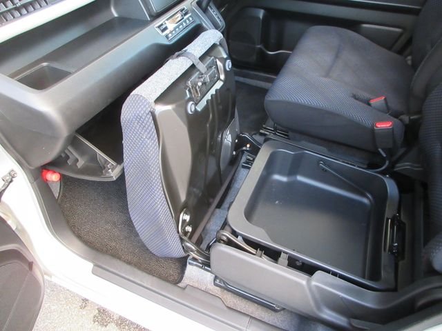 SUZUKI WAGON R 2018 Image 31