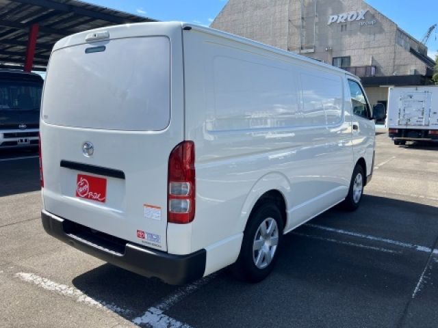 TOYOTA HIACE VAN 2WD 2023 Image 31