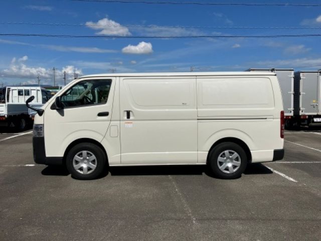 TOYOTA HIACE VAN 2WD 2023 Image 31