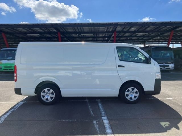 TOYOTA HIACE VAN 2WD 2023 Image 31