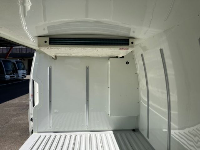 TOYOTA HIACE VAN 2WD 2023 Image 31