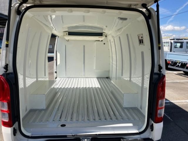 TOYOTA HIACE VAN 2WD 2023 Image 31