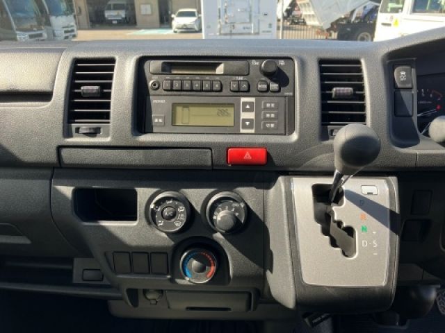 TOYOTA HIACE VAN 2WD 2023 Image 31