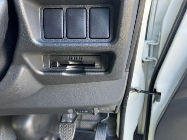 TOYOTA HIACE VAN 2WD 2023 Image 31