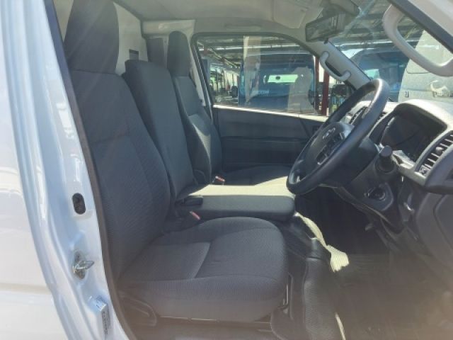 TOYOTA HIACE VAN 2WD 2023 Image 31