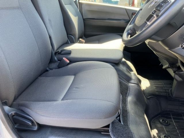 TOYOTA HIACE VAN 2WD 2023 Image 31