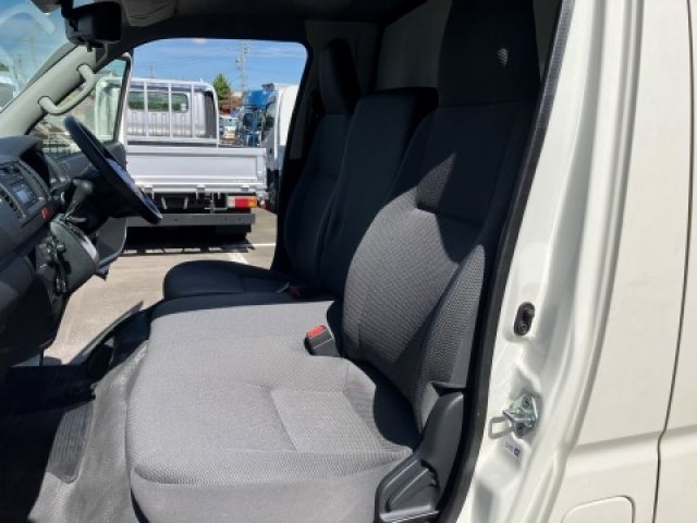 TOYOTA HIACE VAN 2WD 2023 Image 31