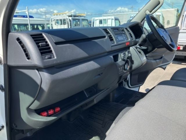 TOYOTA HIACE VAN 2WD 2023 Image 31