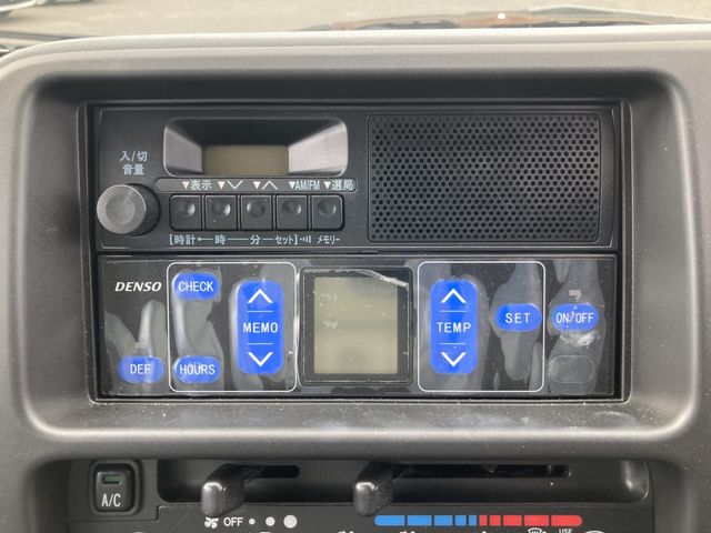 DAIHATSU HIJET TRUCK 4WD 2014 Image 31