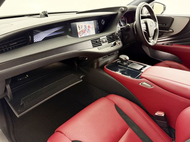 TOYOTA LEXUS LS500H 2020 Image 31