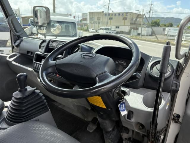 HINO DUTRO 2012 Image 31