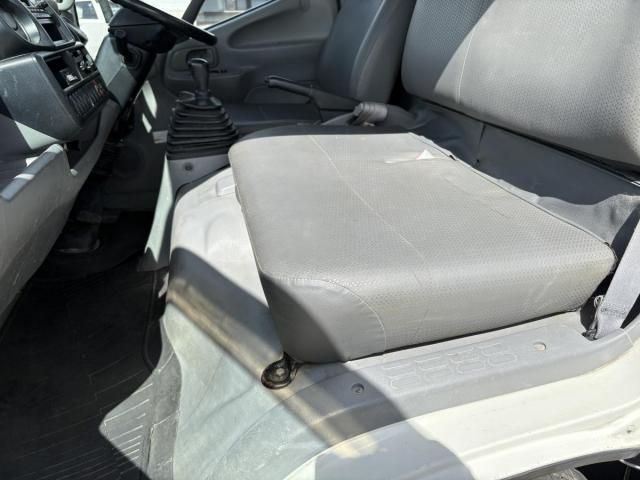 HINO DUTRO 2012 Image 31