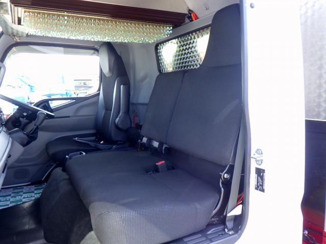 MITSUBISHI CANTER 2023 Image 31