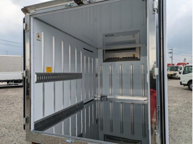 MITSUBISHI CANTER 2025 Image 31