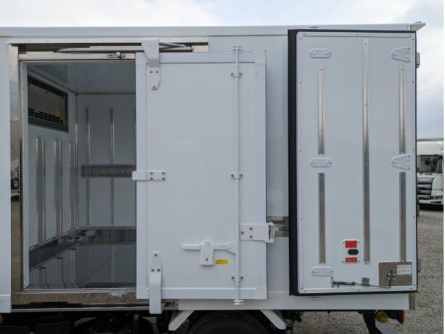 MITSUBISHI CANTER 2025 Image 31