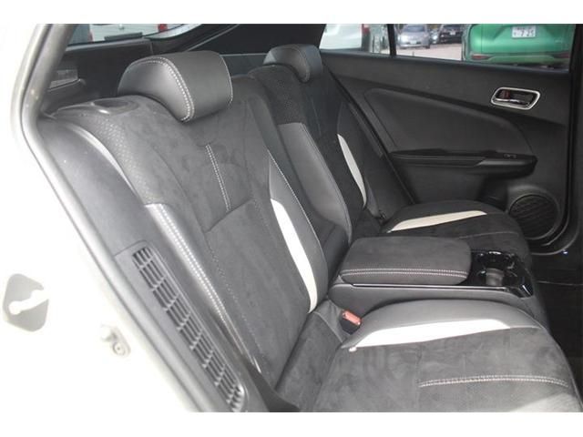 TOYOTA PRIUS PHV 2018 Image 31