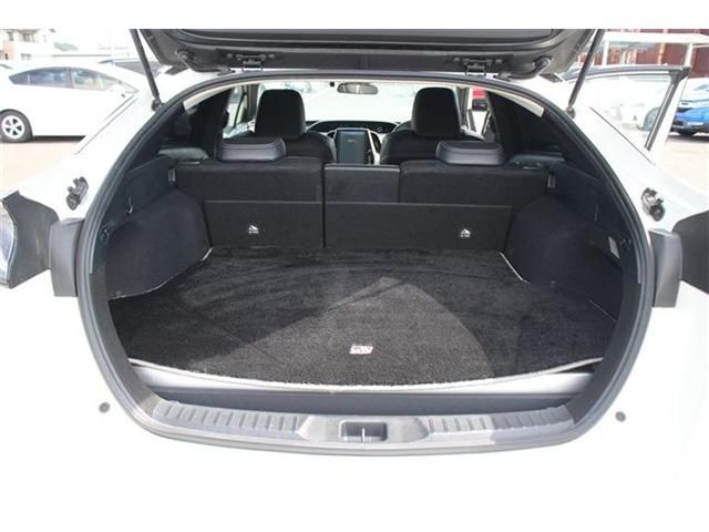 TOYOTA PRIUS PHV 2018 Image 31