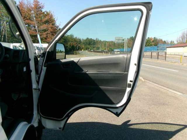 TOYOTA HIACE VAN 4WD 2016 Image 31