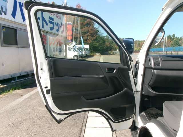 TOYOTA HIACE VAN 4WD 2016 Image 31