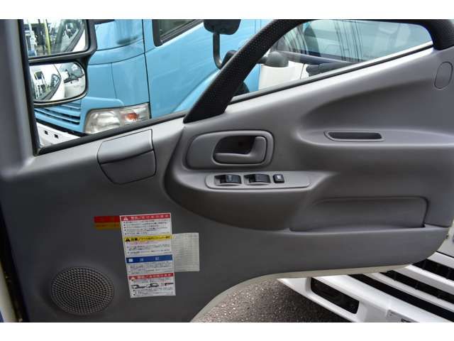 HINO DUTRO 2011 Image 31