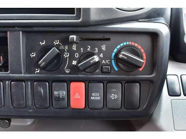 HINO DUTRO 2011 Image 31