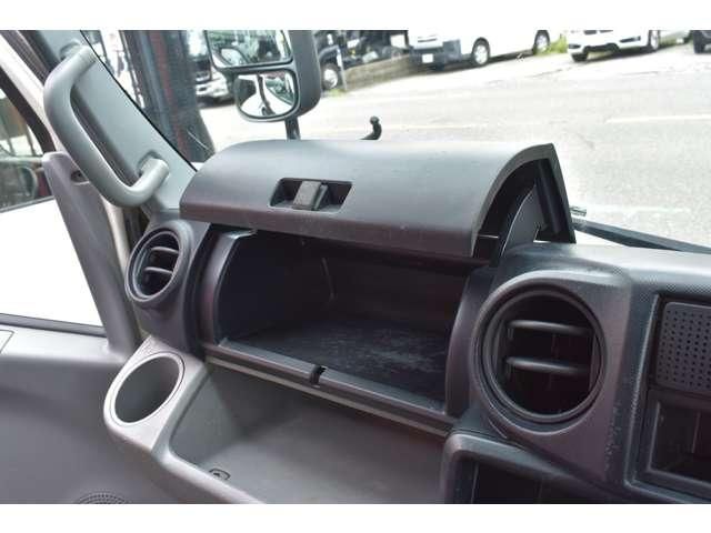 HINO DUTRO 2011 Image 31