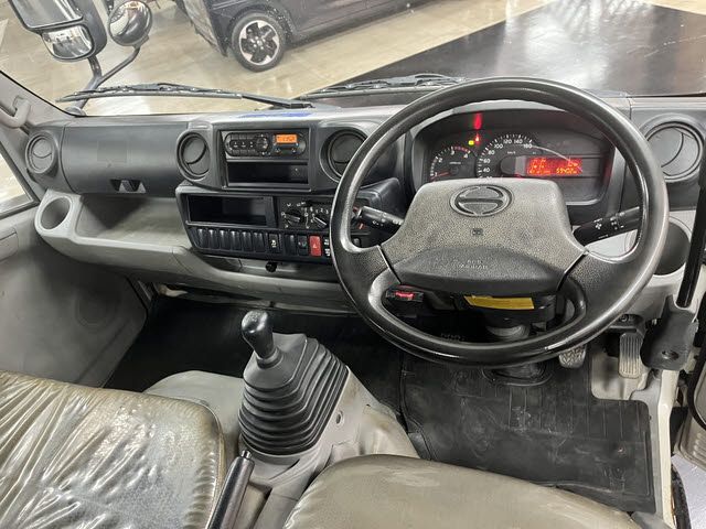 HINO DUTRO 2017 Image 31