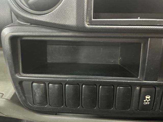 HINO DUTRO 2017 Image 31