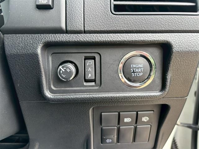 TOYOTA LANDCRUISER PRADO 2022 Image 31