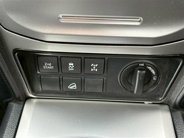 TOYOTA LANDCRUISER PRADO 2022 Image 31