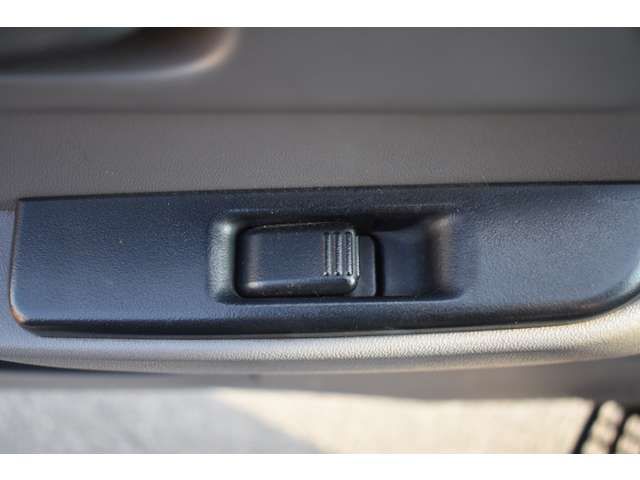 ISUZU ELF 2005 Image 31