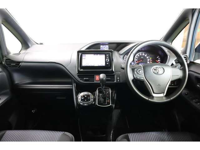 TOYOTA VOXY 2017 Image 31