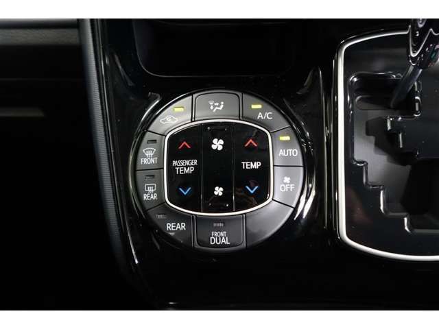 TOYOTA VOXY 2017 Image 31