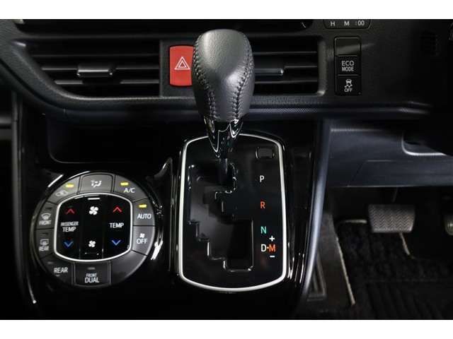 TOYOTA VOXY 2017 Image 31