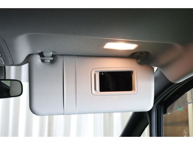 TOYOTA VOXY 2017 Image 31