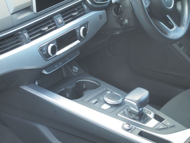 AUDI A4 AVANT 2018 Image 31