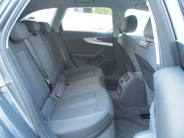 AUDI A4 AVANT 2018 Image 31