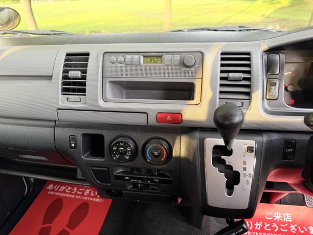 TOYOTA HIACE VAN 4WD 2011 Image 31
