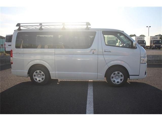 TOYOTA HIACE VAN 2WD 2022 Image 31