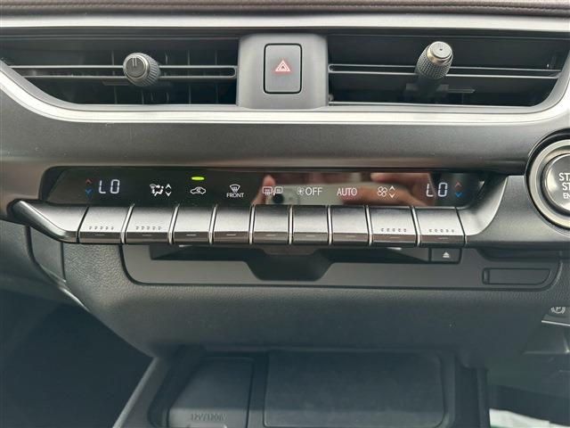 TOYOTA LEXUS UX200 2018 Image 31