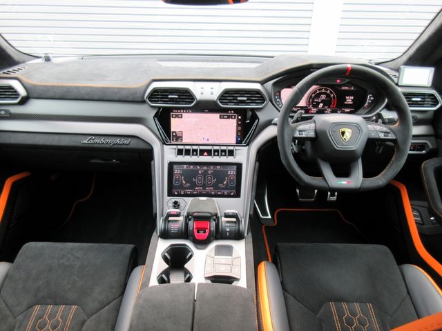 LAMBORGHINI URUS 2023 Image 31
