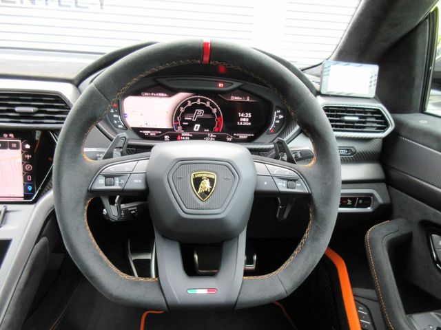 LAMBORGHINI URUS 2023 Image 31