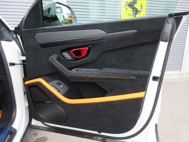 LAMBORGHINI URUS 2023 Image 31