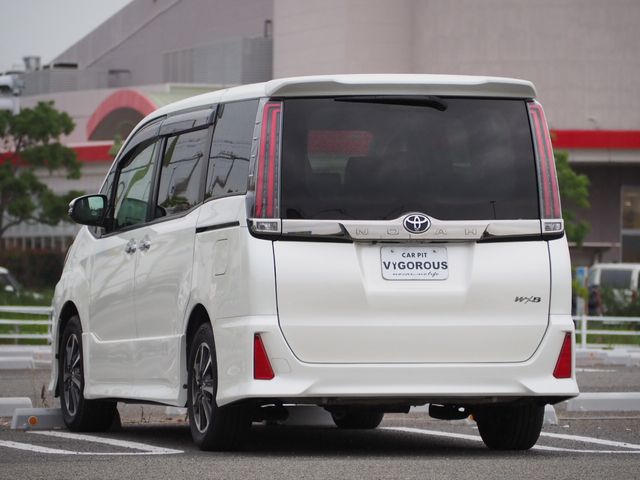 TOYOTA NOAH 2018 Image 31